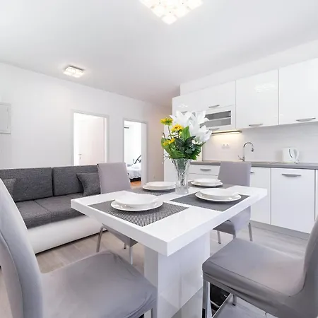 Apartment New! With Shared Pool,