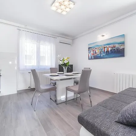 New! With Shared Pool, Apartment Vodice