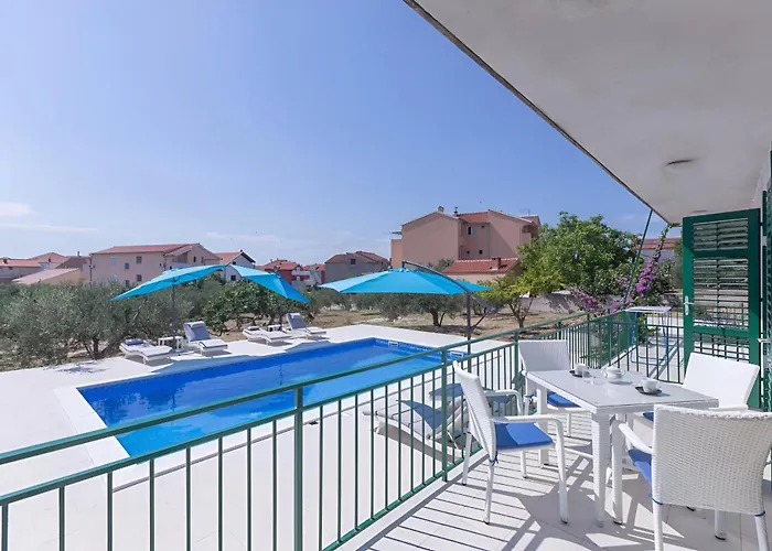 New! With Shared Pool, Apartamento