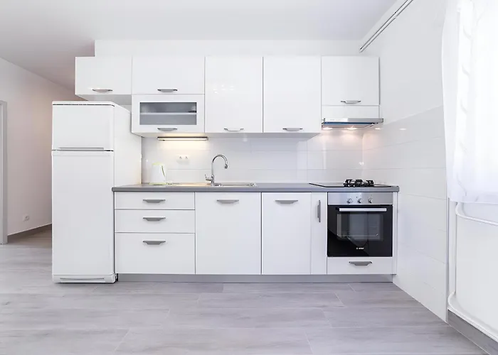 New! With Shared Pool, Apartamento